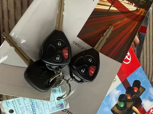 Used 2013 Toyota 4Runner SR5 w/ Convenience Pkg image 6