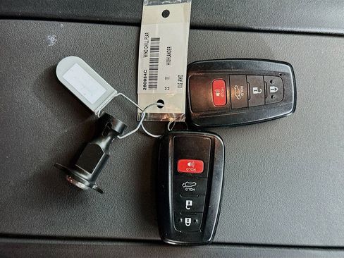 Used 2022 Toyota Highlander XLE image 35