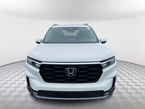 Used 2025 Honda Pilot Touring image 2