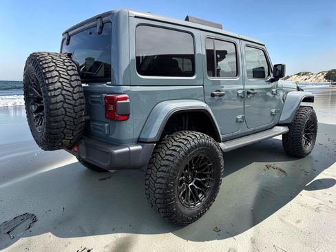 Used 2025 Jeep Wrangler Unlimited Sahara AWD/4WD image 5