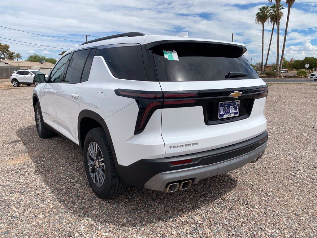 Used 2026 Chevrolet Traverse LT w/ Driver Confidence Package FWD image 3