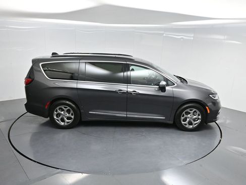 Used 2023 Chrysler Pacifica Limited FWD image 48