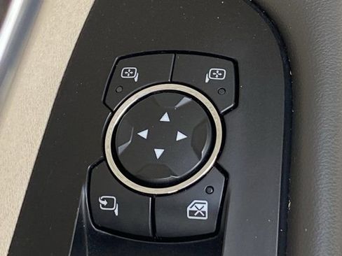 Used 2019 Lincoln Nautilus Reserve AWD/4WD image 18