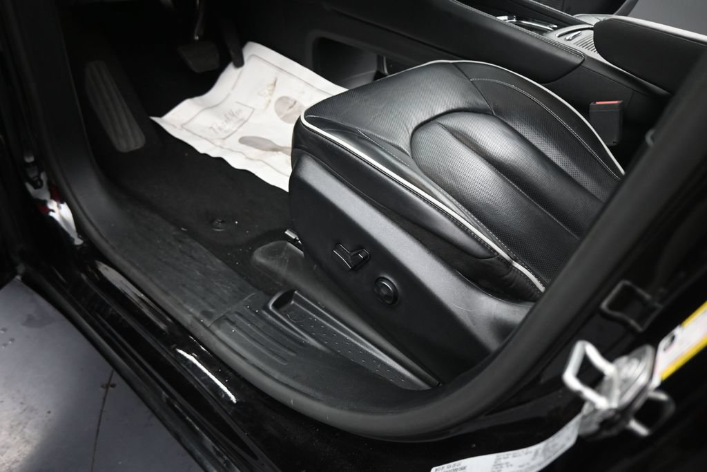 Used 2025 Chrysler Pacifica Limited FWD image 42