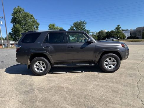 Used 2022 Toyota 4Runner SR5 Premium w/ Moonroof Package AWD/4WD image 7