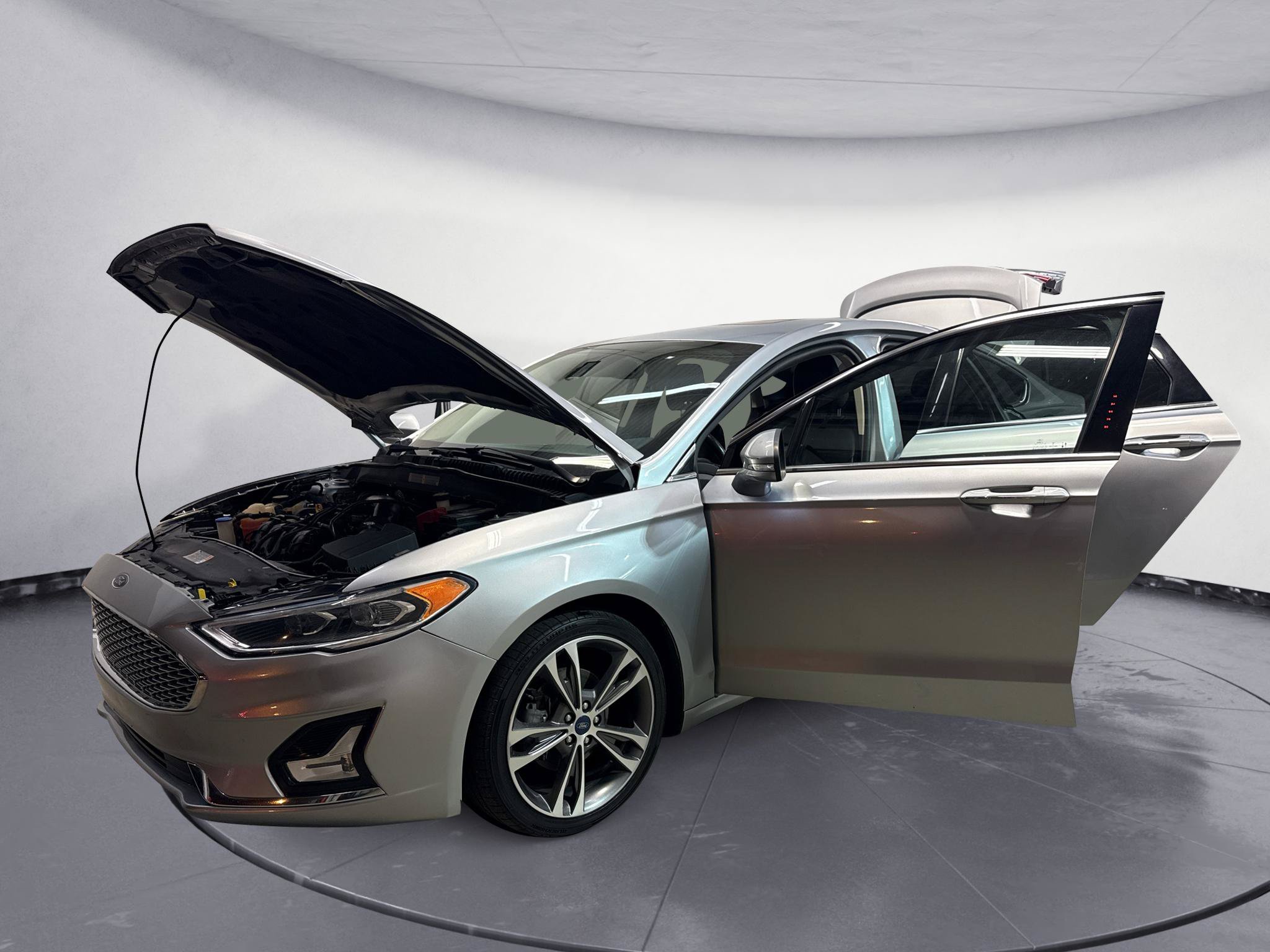 Used 2020 Ford Fusion Titanium FWD image 11