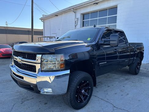 Used 2010 Chevrolet Silverado 2500 LT w/ Interior Plus Package image 15