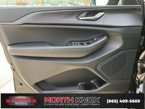 New 2025 Jeep Grand Cherokee Altitude image 5