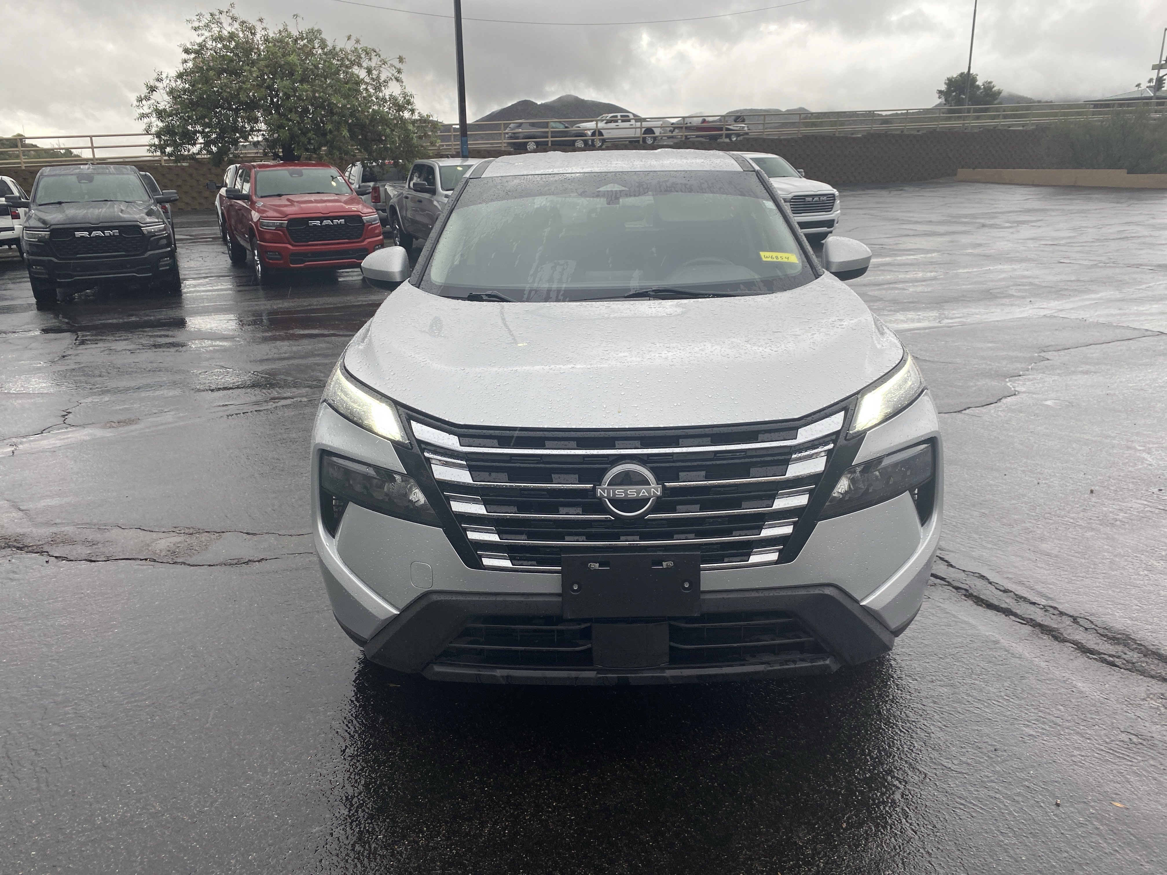 Used 2024 Nissan Rogue SV AWD/4WD image 6