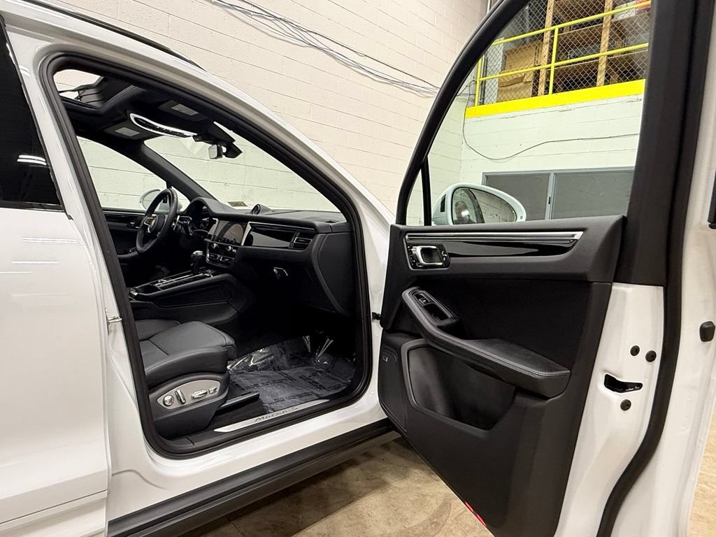 Used 2024 Porsche Macan S AWD/4WD image 48