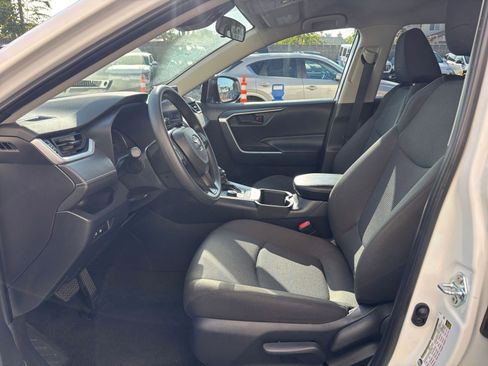 Used 2025 Toyota RAV4 LE image 27