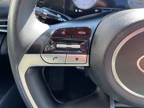 Used 2025 Hyundai Elantra Limited image 27