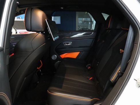 Used 2025 Bentley Bentayga image 6