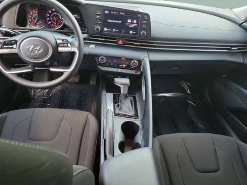 Used 2023 Hyundai Elantra SEL w/ Preferred Accessory Package FWD image 10