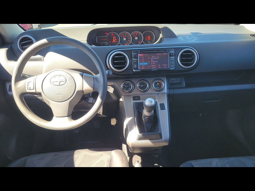 Used 2014 Scion xB FWD image 9
