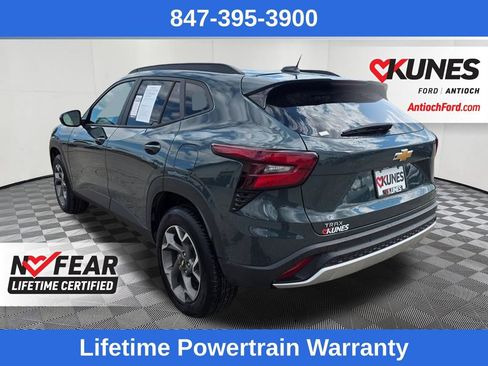 Used 2025 Chevrolet Trax LT w/ LT Convenience Package FWD image 5