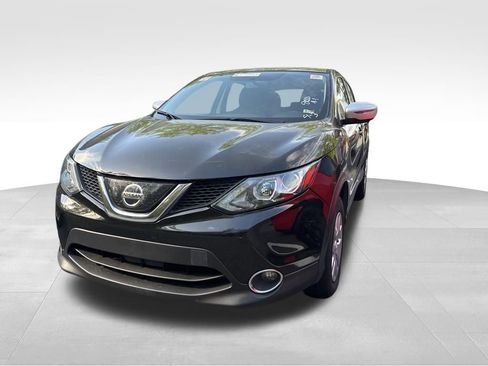 Used 2019 Nissan Rogue Sport S image 2