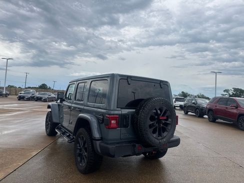 Used 2025 Jeep Wrangler Unlimited Sahara AWD/4WD image 14
