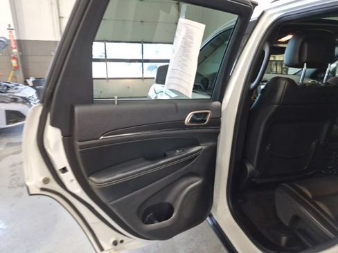Used 2017 Jeep Grand Cherokee Limited w/ Trailer Tow Group IV AWD/4WD image 19