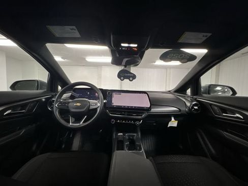 Certified 2025 Chevrolet Equinox EV LT FWD image 19