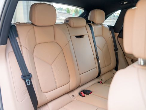 Certified 2025 Porsche Macan image 21