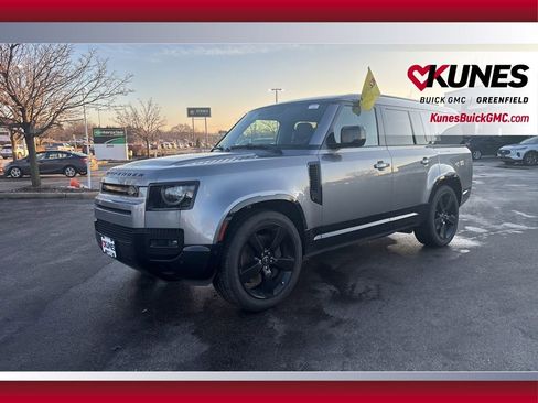 Used 2024 Land Rover Defender 130 X-Dynamic SE image 10