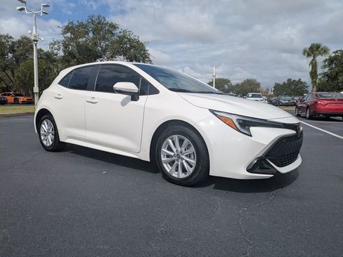 Used 2025 Toyota Corolla SE FWD image 2