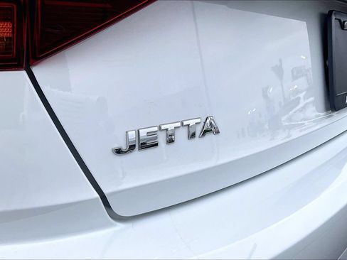 Used 2019 Volkswagen Jetta R-Line w/ R-Line Cold Weather Package FWD image 8