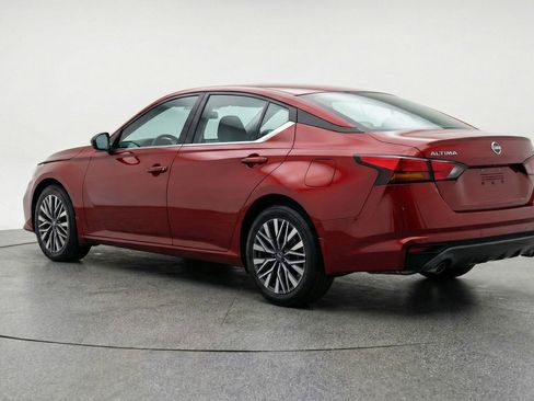 Used 2025 Nissan Altima 2.5 SV FWD image 6