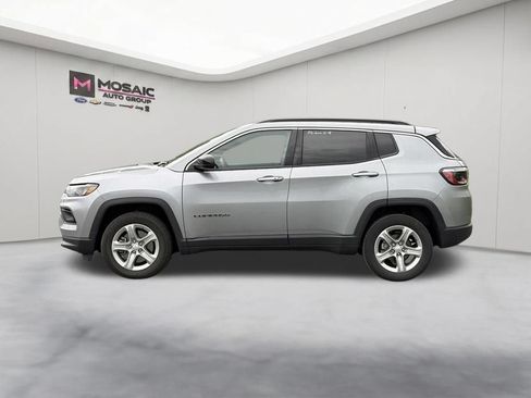 Used 2024 Jeep Compass Latitude AWD/4WD image 5