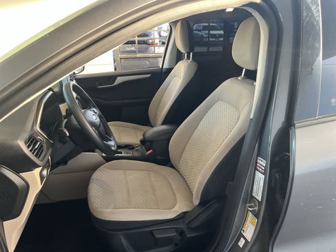 Used 2022 Ford Escape SE w/ SE Sport Appearance Package image 10