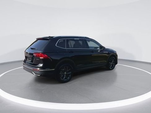 Certified 2022 Volkswagen Tiguan SE w/ Panoramic Sunroof Package image 8