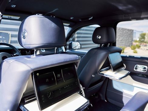 Used 2022 Rolls-Royce Cullinan w/ Cullinan Package image 44