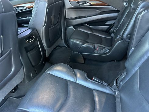 Used 2019 Cadillac Escalade 2WD 4dr image 25