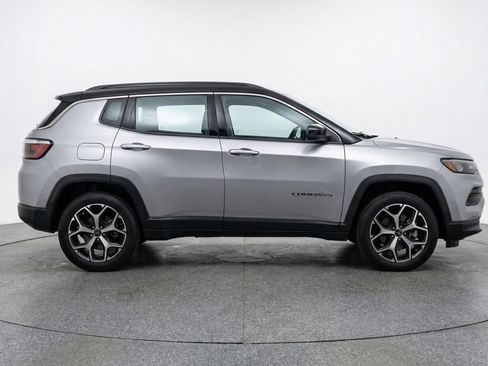 Used 2025 Jeep Compass Limited AWD/4WD image 11