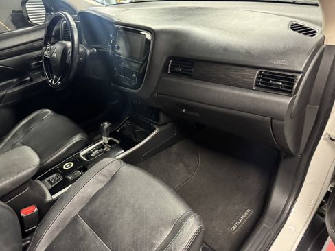 Used 2017 Mitsubishi Outlander SEL AWD/4WD image 13