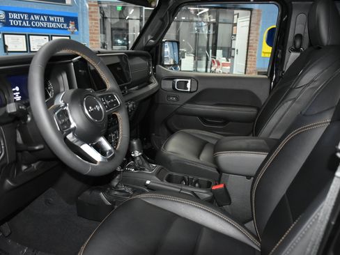 Used 2024 Jeep Wrangler Unlimited Sahara w/ Technology Group image 29