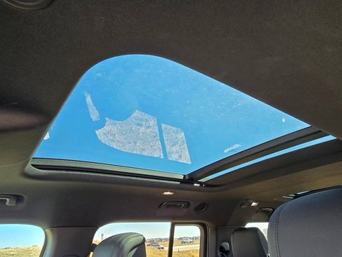 Used 2023 Land Rover Defender 130 X-Dynamic SE image 22