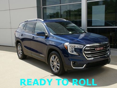 Used 2023 GMC Terrain SLT image 2
