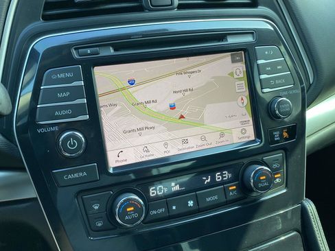 Used 2022 Nissan Maxima SV w/ Floor Mat Group FWD image 17