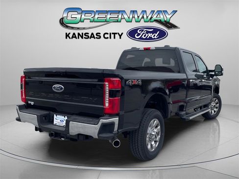 Used 2025 Ford F350 Lariat w/ Chrome Package image 8