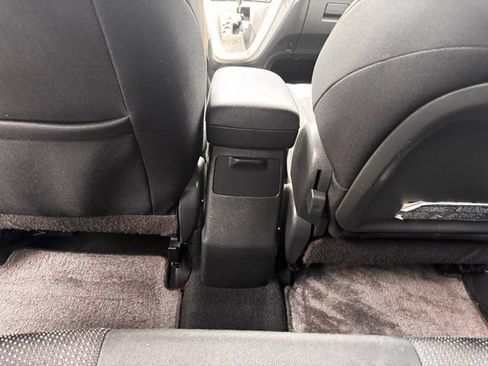 Used 2009 Pontiac Vibe w/ Preferred Package FWD image 19