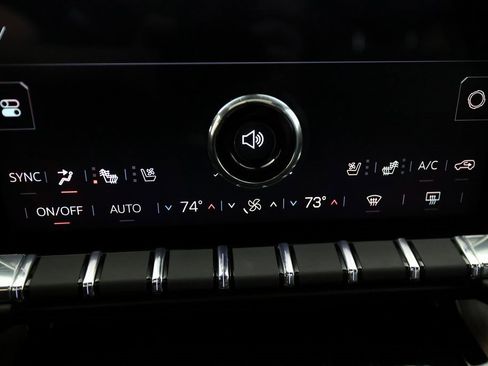 Used 2026 GMC Yukon XL Denali w/ Denali Reserve Package image 32