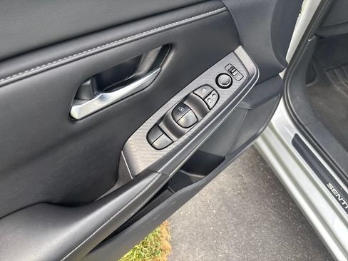 Used 2022 Nissan Sentra SV FWD image 11