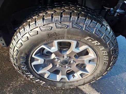 Used 2024 Jeep Wrangler Unlimited Sahara w/ Technology Group AWD/4WD image 15