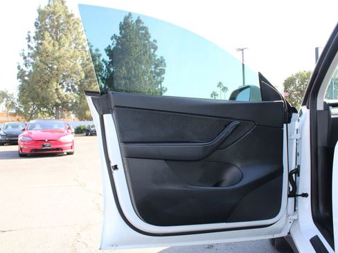 Used 2022 Tesla Model Y Long Range AWD/4WD image 7