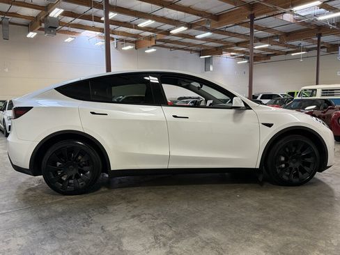 Used 2023 Tesla Model Y Long Range AWD/4WD image 8