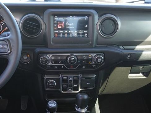 Used 2023 Jeep Gladiator Sport AWD/4WD image 15