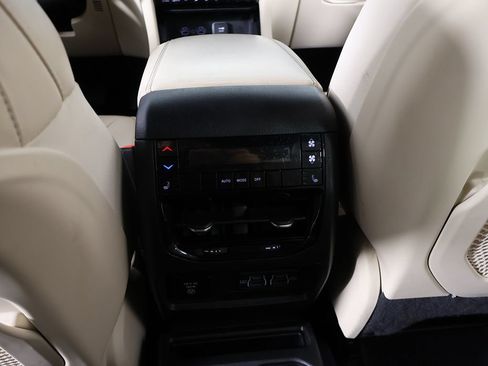 Used 2023 Jeep Grand Cherokee L Limited AWD/4WD image 52