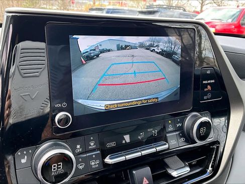 Used 2023 Toyota Highlander XLE image 28